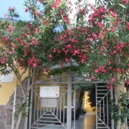 Casa Vacanze Palazzo Scavuzzo * Чиро-Марина