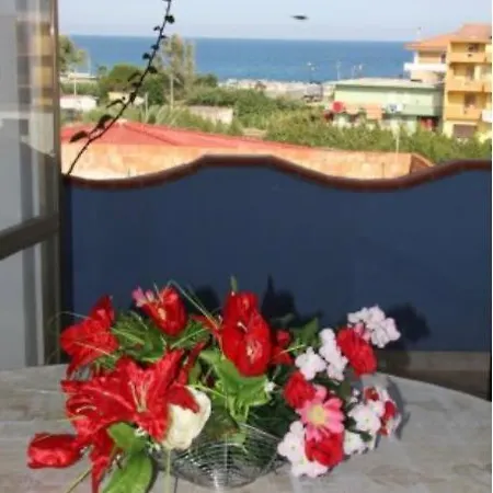 Casa Vacanze Palazzo Scavuzzo Апартаменты Чиро-Марина